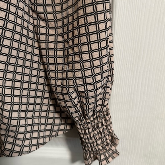 Adrianna Papell Pink Wrap style top.  Great Sleeves. Modesty Button Size XL - Picture 2 of 4